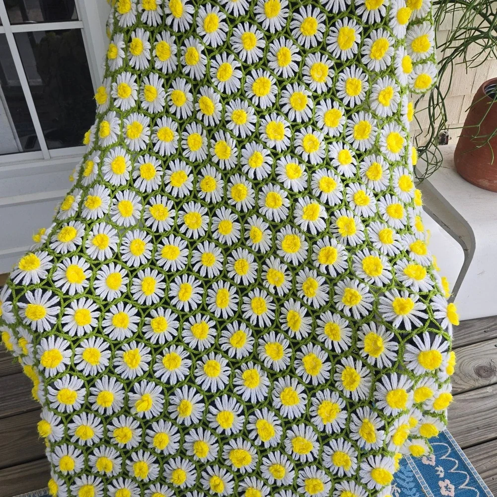 Vintage Crochet Daisy Afghan Blanket 3D Flower Granny Square 76x45 Cottagecore